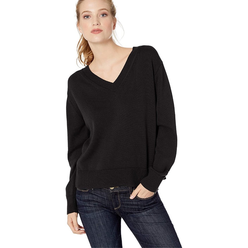 NWOT cable knit v neck navy sweater